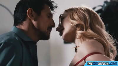 Романтичен секс с развратна блондинка.